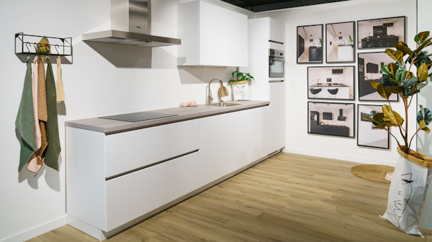 Paco Alpin witte rechte keuken - Showroomkeuken Zaandam