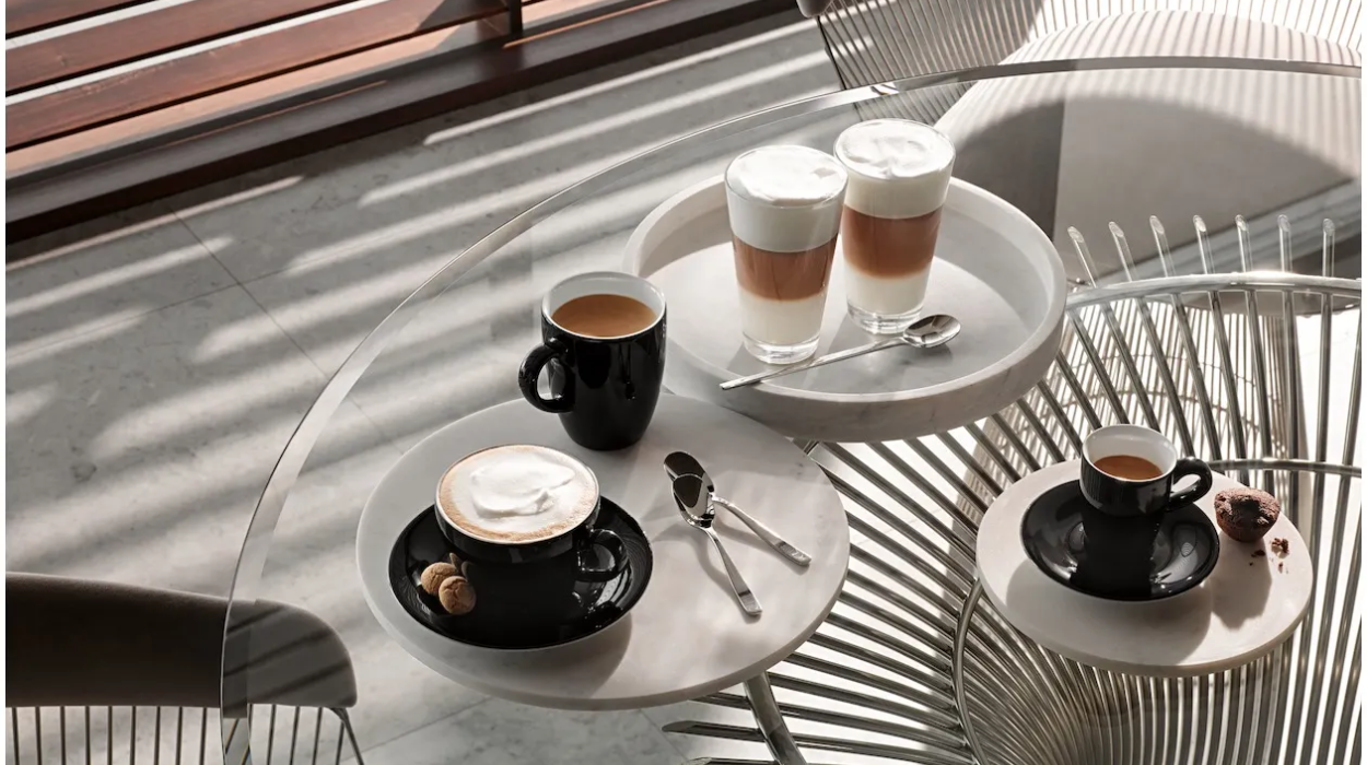 Kopjes koffie in een café