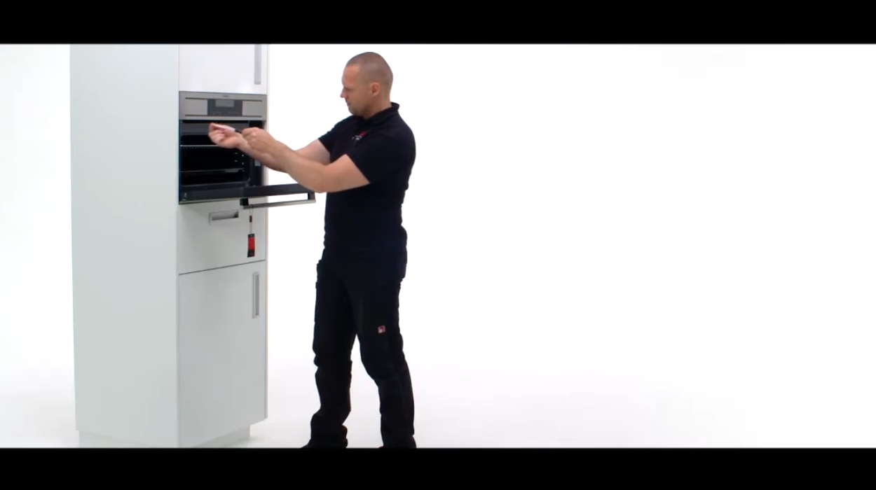 Zelf je compacte AEG oven plaatsen